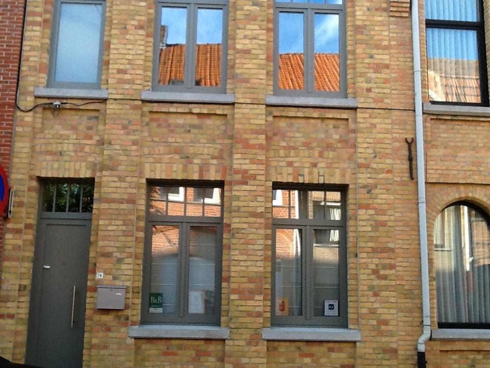 Guesthouse Oude Houtmarkt Ieper Bagian luar foto